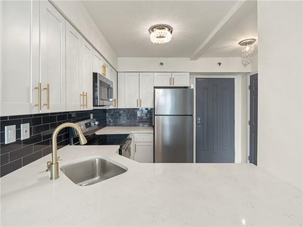 1 bedroom, 1 bathroom, 807 sq ft condominium for sale at 2870 Pharr Court South 1702, Atlanta, GA 30305 — photo 4