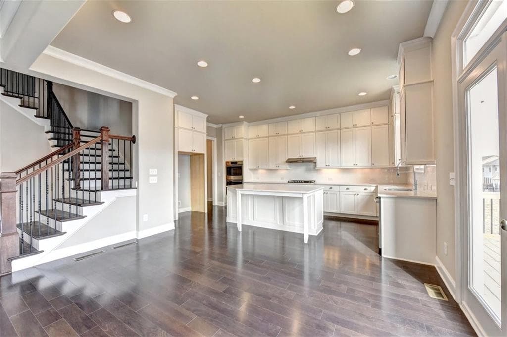 5 bedroom, 4 bathroom, 4,241 sq ft single family residence for sale at 10050 Ruppel Lane, Johns Creek, GA 30005 — photo 8
