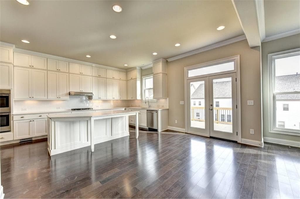 5 bedroom, 4 bathroom, 4,241 sq ft single family residence for sale at 10050 Ruppel Lane, Johns Creek, GA 30005 — photo 9