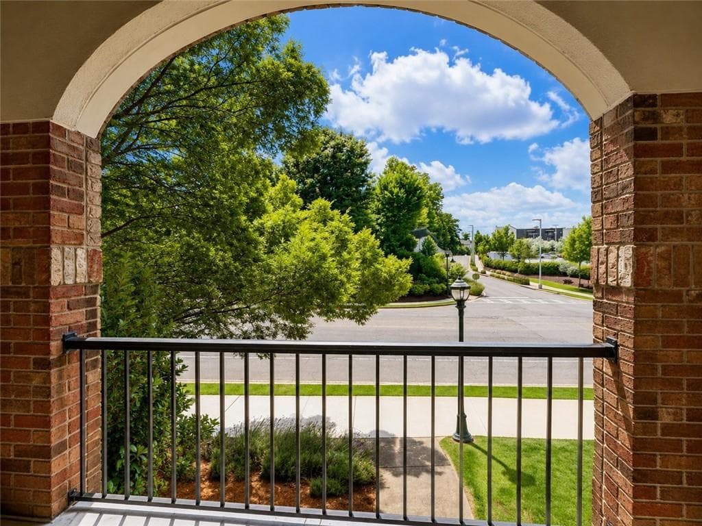 2 bedroom, 2 bathroom, 1,147 sq ft condominium for sale at 901 Abernathy Road 2150, Atlanta, GA 30328 — photo 5