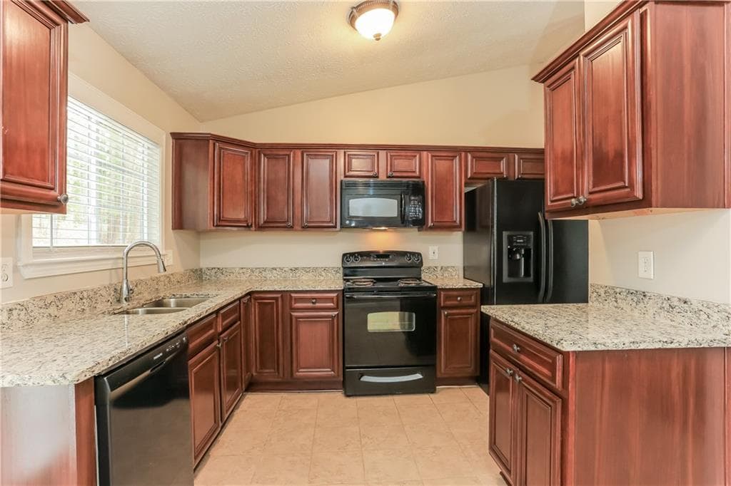 3 bedroom, 2 bathroom, 1,344 sq ft single family residence for rent at 4981 Galbraith Circle, Stone Mountain, GA 30088 for $1,690 a month — photo 2