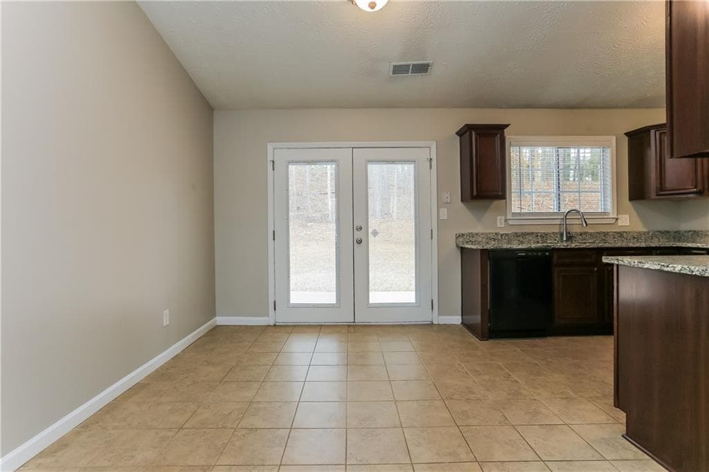 3 bedroom, 2 bathroom, 1,344 sq ft single family residence for rent at 4981 Galbraith Circle, Stone Mountain, GA 30088 for $1,690 a month — photo 5