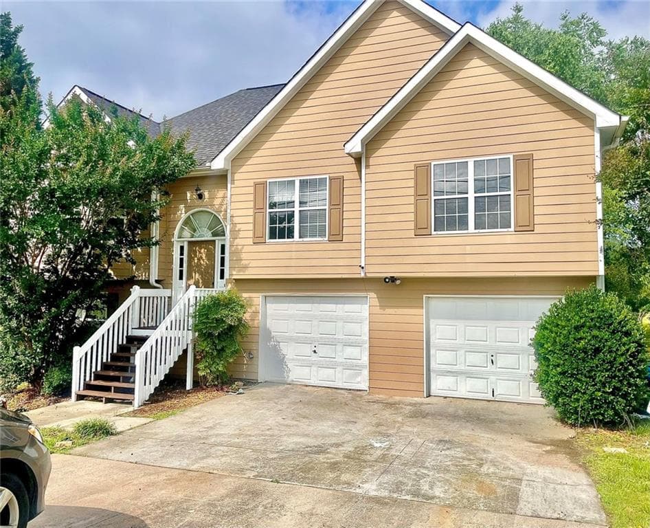 3 bedroom, 2 bathroom, 2,340 sq ft home for sale at 3095 Oak Grove Road, Loganville, GA