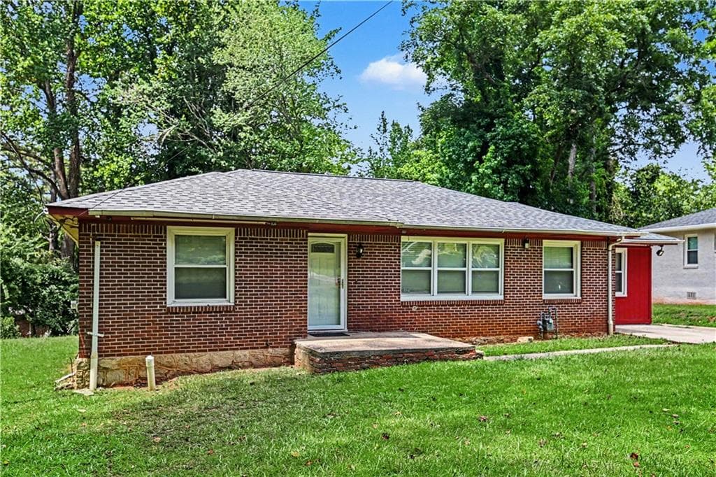 3 bedroom, 1 bathroom, 1,800 sq ft single family residence for sale at 2229 Beecher Circle, Atlanta, GA 30311