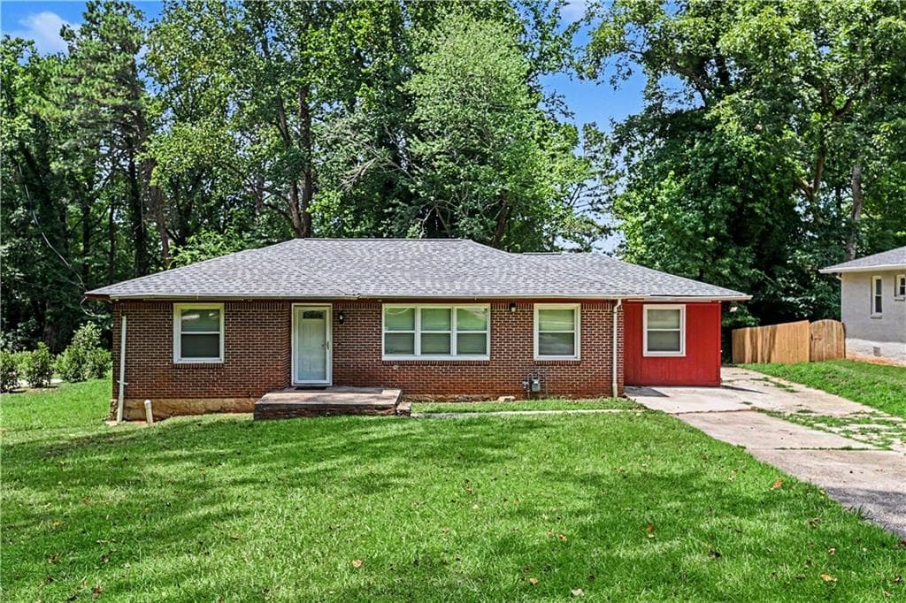 3 bedroom, 1 bathroom, 1,800 sq ft single family residence for sale at 2229 Beecher Circle, Atlanta, GA 30311 — photo 2
