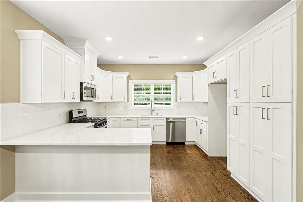 4 bedroom, 3 bathroom, 2,312 sq ft single family residence for sale at 229 Little Brook Lane, Woodstock, GA 30188 — photo 4