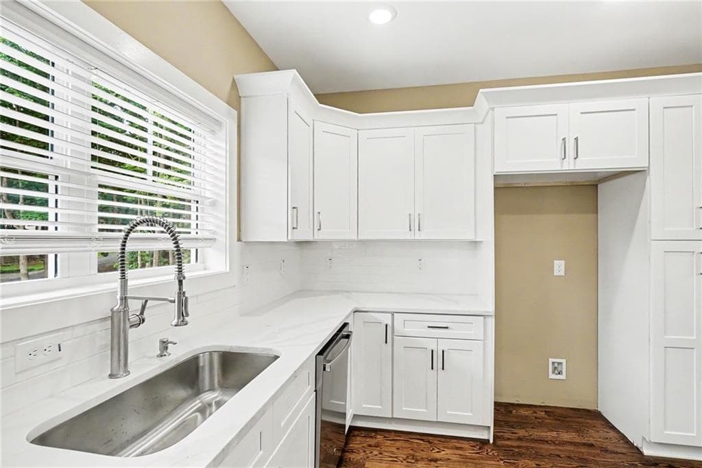 4 bedroom, 3 bathroom, 2,312 sq ft single family residence for sale at 229 Little Brook Lane, Woodstock, GA 30188 — photo 7