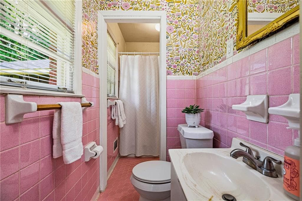 3 bedroom, 2 bathroom, 1,424 sq ft single family residence for rent at 640 Farrar Court, Decatur, GA 30032 for $2,000 a month — photo 2
