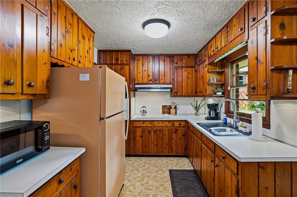 3 bedroom, 2 bathroom, 1,424 sq ft single family residence for rent at 640 Farrar Court, Decatur, GA 30032 for $2,000 a month — photo 4