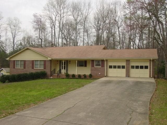 4 bedroom, 3 bathroom, 2,500 sq ft single family residence for rent at 220 Lantern Ridge Court, Alpharetta, GA 30009 for $2,400 a month