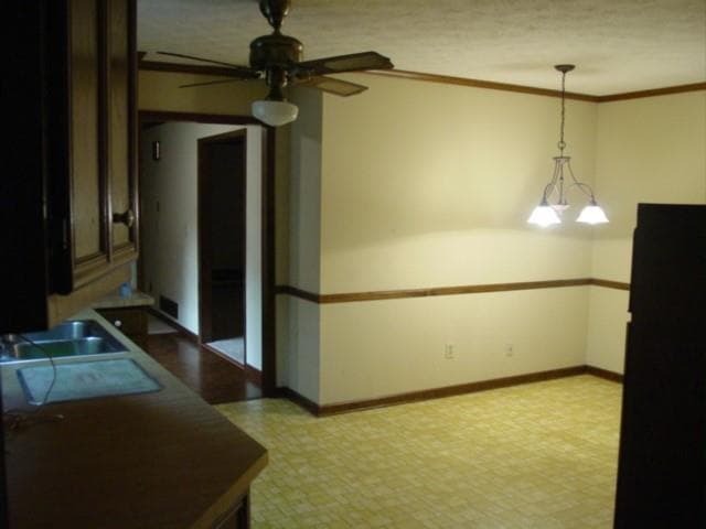 4 bedroom, 3 bathroom, 2,500 sq ft single family residence for rent at 220 Lantern Ridge Court, Alpharetta, GA 30009 for $2,400 a month — photo 2