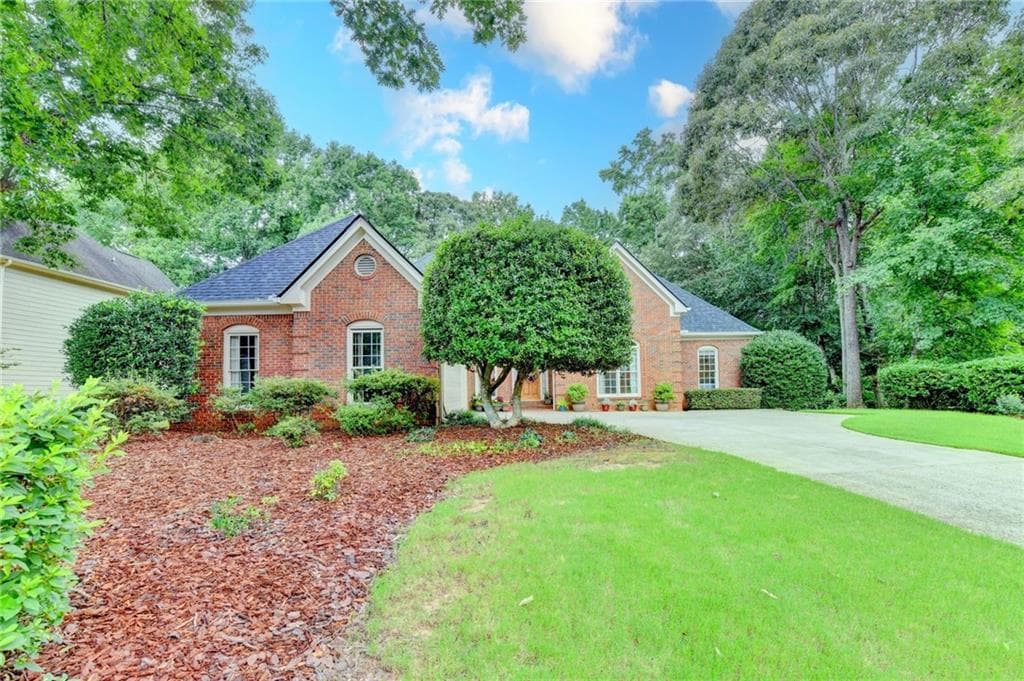 4 bedroom, 4 bathroom, 4,401 sq ft single family residence under contract at 2470 Bexford View, Cumming, GA 30041 — photo 2