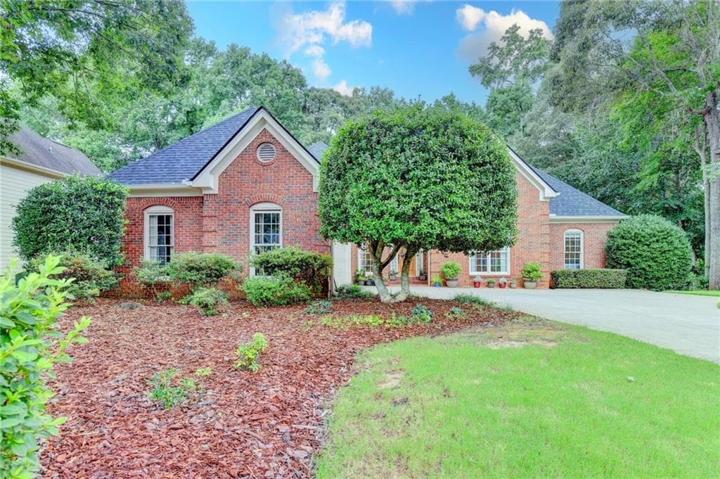 4 bedroom, 4 bathroom, 4,401 sq ft single family residence under contract at 2470 Bexford View, Cumming, GA 30041 — photo 3