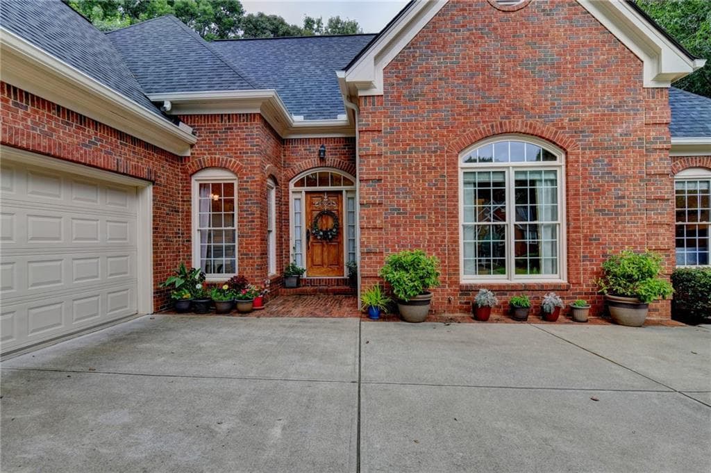 4 bedroom, 4 bathroom, 4,401 sq ft single family residence under contract at 2470 Bexford View, Cumming, GA 30041 — photo 4