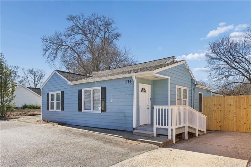 4 bedroom, 2 bathroom, 2,115 sq ft single family residence for sale at 134 South Avenue, Marietta, GA 30060