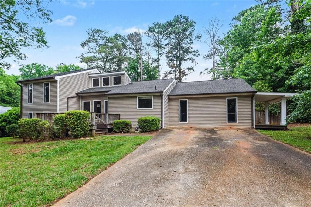 3 bedroom, 2 bathroom, 2,209 sq ft single family residence under contract at 6742 Oakland Drive, Douglasville, GA 30135 — photo 2