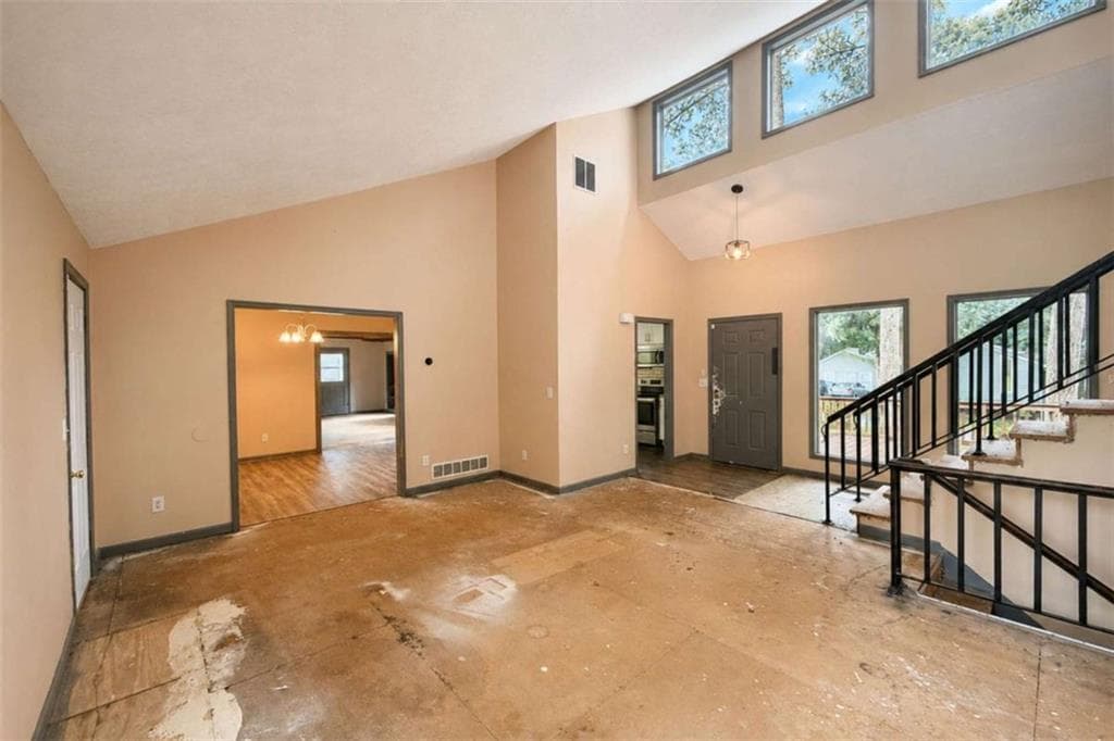3 bedroom, 2 bathroom, 2,209 sq ft single family residence under contract at 6742 Oakland Drive, Douglasville, GA 30135 — photo 3