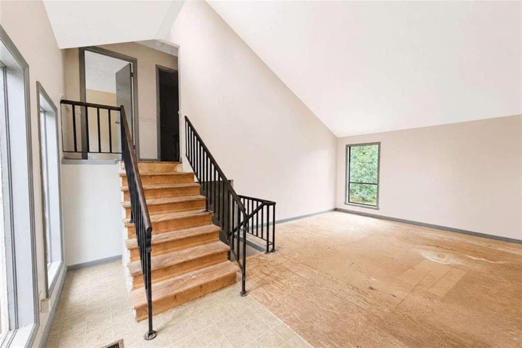 3 bedroom, 2 bathroom, 2,209 sq ft single family residence under contract at 6742 Oakland Drive, Douglasville, GA 30135 — photo 5