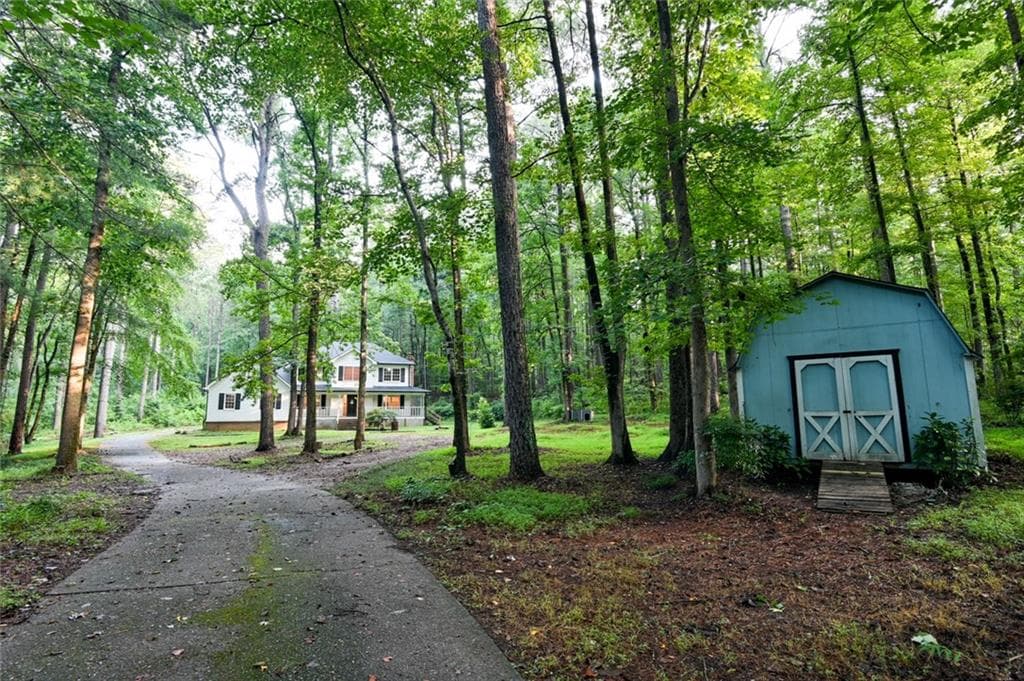 3 bedroom, 4 bathroom, 2,024 sq ft single family residence for sale at 3545 Rock Falls Drive, Snellville, GA 30039 — photo 2