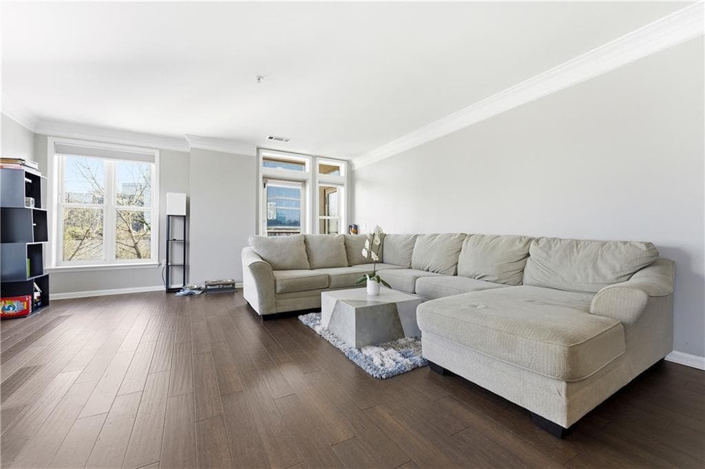 2 bedroom, 2 bathroom, 1,424 sq ft condominium for sale at 3334 Peachtree Road 212, Atlanta, GA 30326 — photo 3