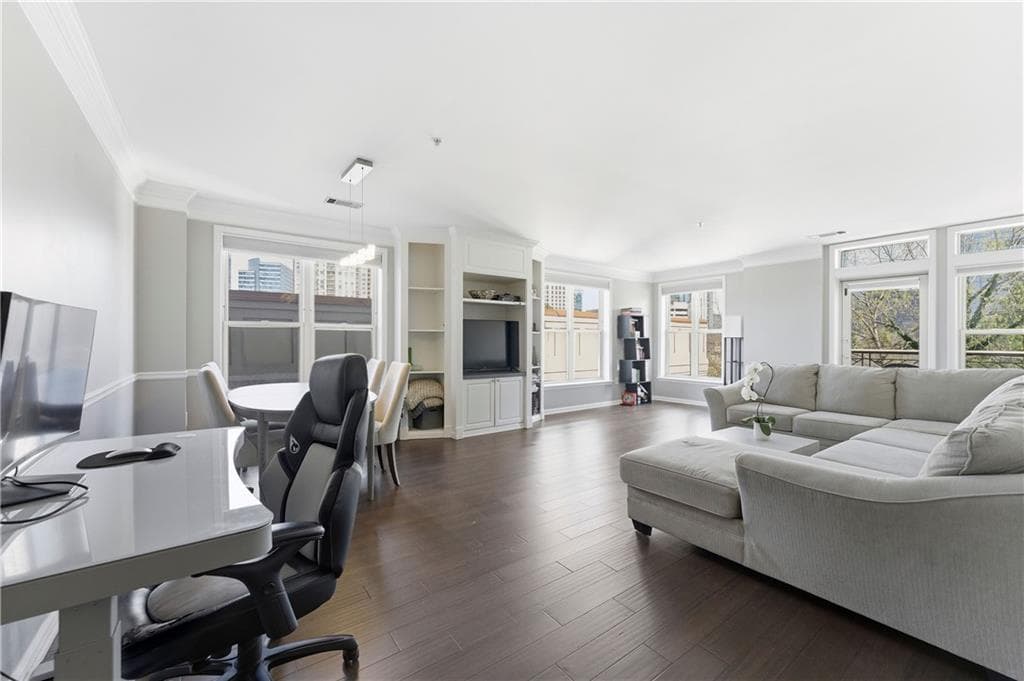 2 bedroom, 2 bathroom, 1,424 sq ft condominium for sale at 3334 Peachtree Road 212, Atlanta, GA 30326 — photo 4