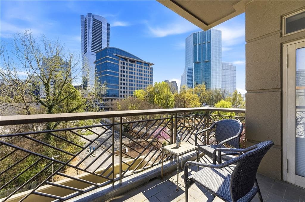 2 bedroom, 2 bathroom, 1,424 sq ft condominium for sale at 3334 Peachtree Road 212, Atlanta, GA 30326 — photo 10