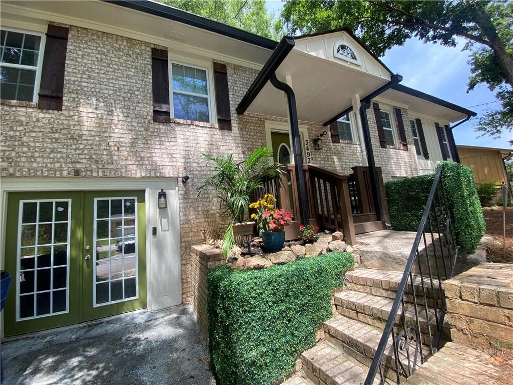 4 bedroom, 3 bathroom, 2,440 sq ft single family residence for sale at 3493 Mark Place, Atlanta, GA 30331 — photo 3