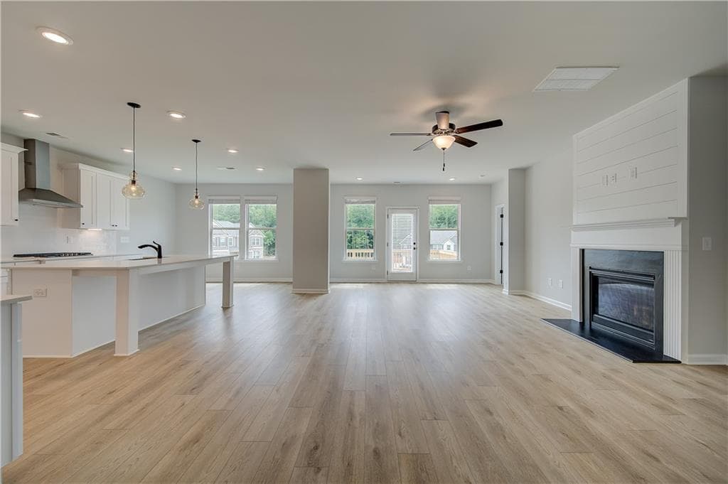 5 bedroom, 4 bathroom, 3,625 sq ft single family residence for sale at 1112 Brinshire Way, Locust Grove, GA 30248 — photo 7
