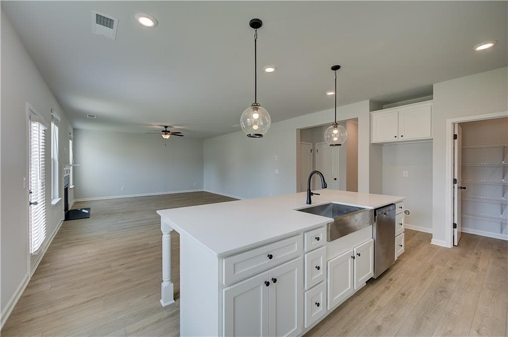 4 bedroom, 3 bathroom, 2,534 sq ft single family residence under contract at 252 Chiswick Loop, Stockbridge, GA 30281 — photo 9