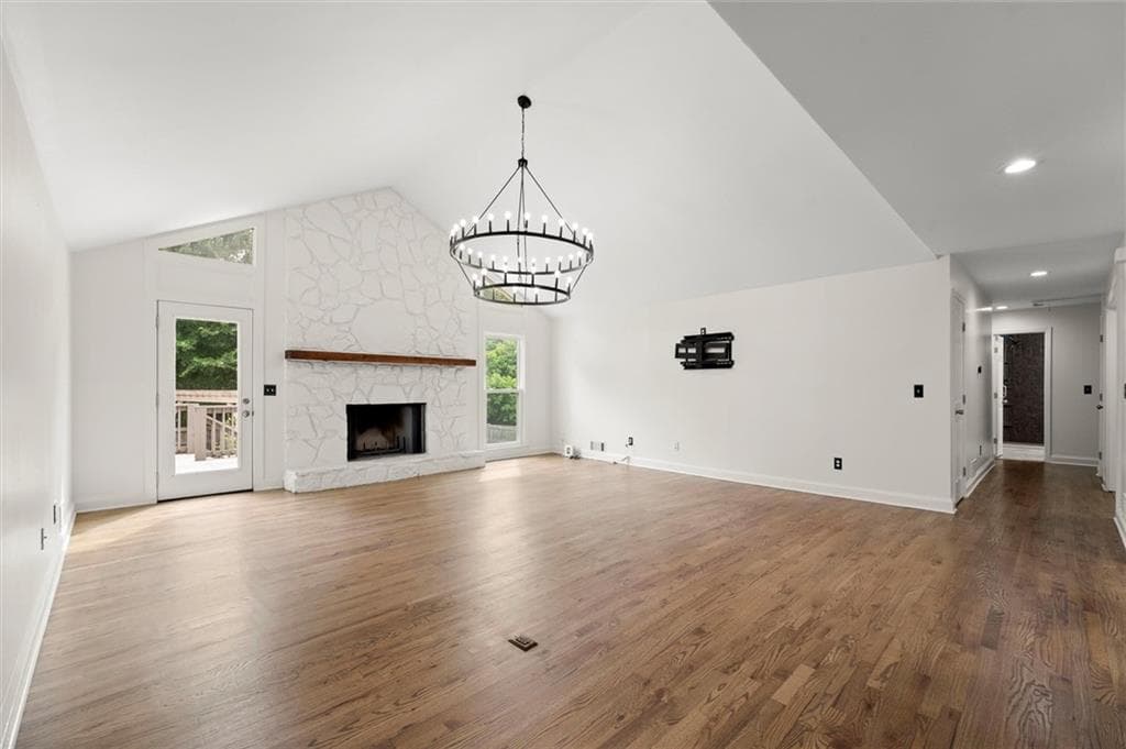 6 bedroom, 3 bathroom, 4,820 sq ft single family residence for sale at 560 Saddle Creek Circle, Roswell, GA 30076 — photo 6
