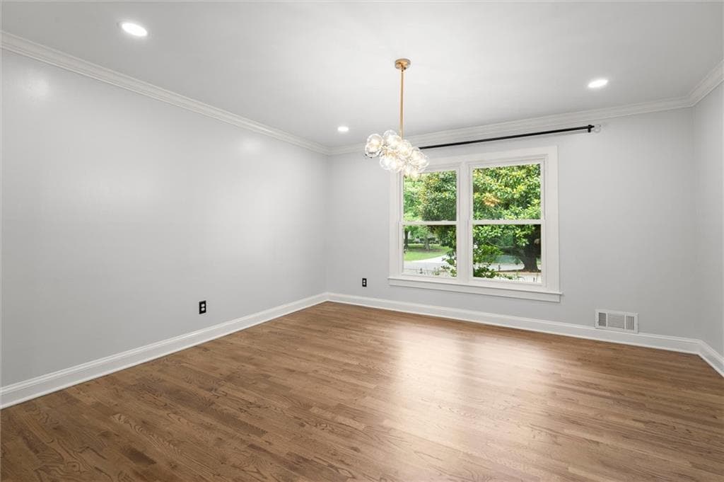 6 bedroom, 3 bathroom, 4,820 sq ft single family residence for sale at 560 Saddle Creek Circle, Roswell, GA 30076 — photo 10