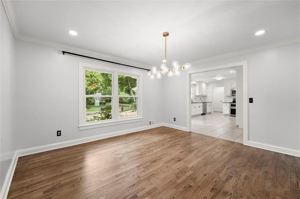 6 bedroom, 3 bathroom, 4,820 sq ft single family residence for sale at 560 Saddle Creek Circle, Roswell, GA 30076 — photo 9