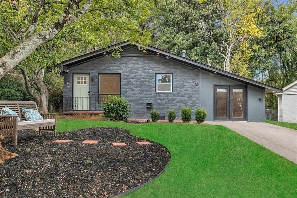 3 bedroom, 1 bathroom, 1,237 sq ft single family residence for sale at 1265 Calhoun Avenue, East Point, GA 30344