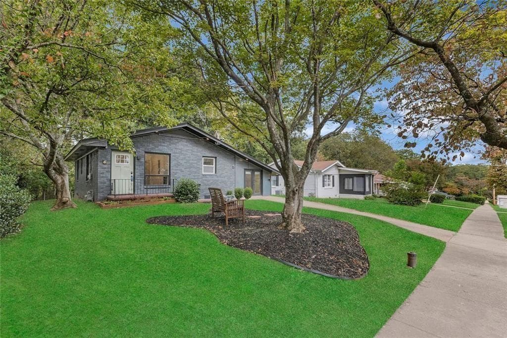 3 bedroom, 1 bathroom, 1,237 sq ft single family residence for sale at 1265 Calhoun Avenue, East Point, GA 30344 — photo 2