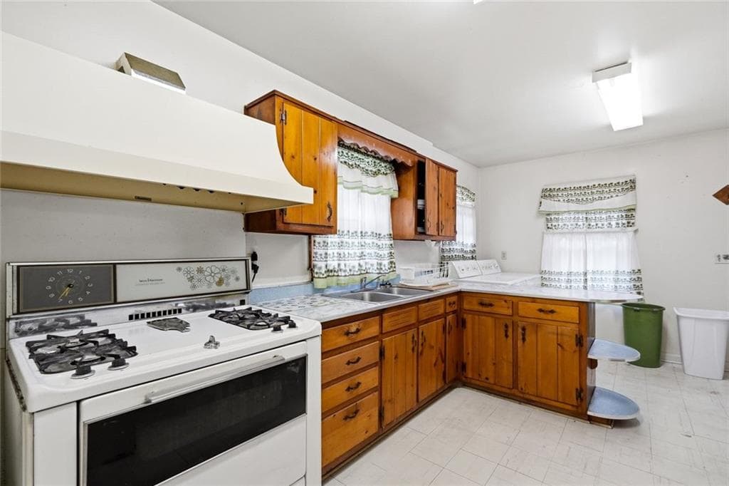 3 bedroom, 1 bathroom, 2,764 sq ft single family residence under contract at 210 Aaron Street, Atlanta, GA 30314 — photo 5