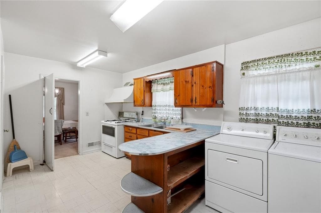 3 bedroom, 1 bathroom, 2,764 sq ft single family residence under contract at 210 Aaron Street, Atlanta, GA 30314 — photo 7