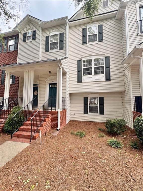 2 bedroom, 3 bathroom, 1,368 sq ft townhouse for rent at 231 Village Square Drive, Woodstock, GA 30188 for $1,995 a month — photo 1 of 29