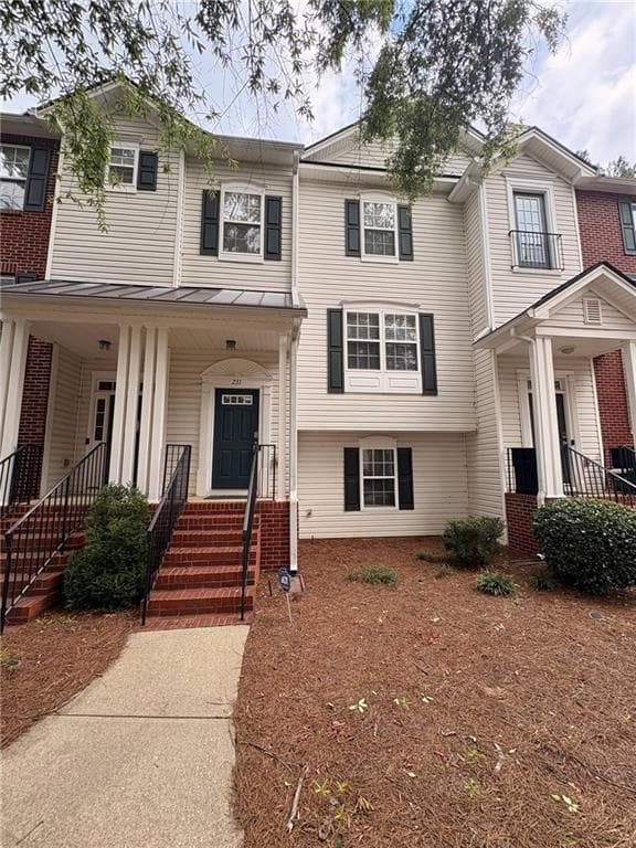 2 bedroom, 3 bathroom, 1,368 sq ft townhouse for rent at 231 Village Square Drive, Woodstock, GA 30188 for $1,995 a month — photo 2