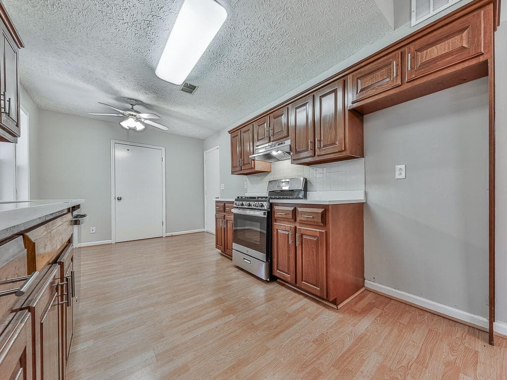 3 bedroom, 2 bathroom, 1,390 sq ft single family residence for sale at 5506 Vaughn Road, Woodstock, GA 30188 — photo 6