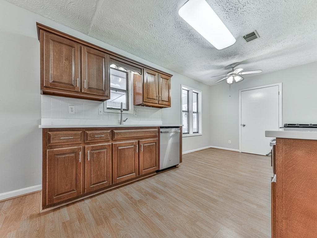 3 bedroom, 2 bathroom, 1,390 sq ft single family residence for sale at 5506 Vaughn Road, Woodstock, GA 30188 — photo 7