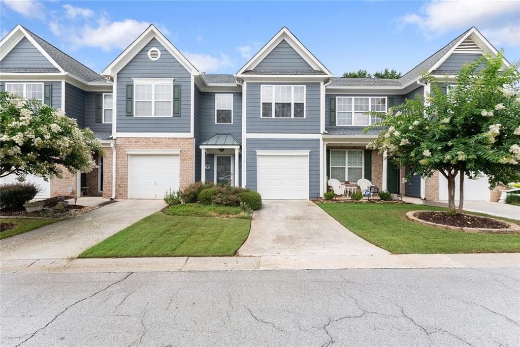 3 bedroom, 3 bathroom townhouse under contract at 6711 Safeharbour Way, Flowery Branch, GA 30542 — photo 2