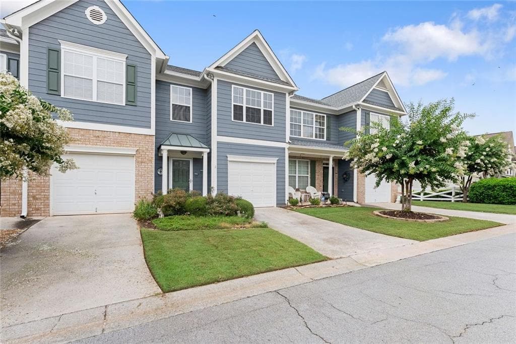 3 bedroom, 3 bathroom townhouse under contract at 6711 Safeharbour Way, Flowery Branch, GA 30542 — photo 3