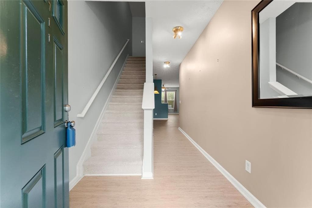 3 bedroom, 3 bathroom townhouse under contract at 6711 Safeharbour Way, Flowery Branch, GA 30542 — photo 4