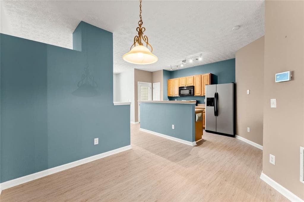 3 bedroom, 3 bathroom townhouse under contract at 6711 Safeharbour Way, Flowery Branch, GA 30542 — photo 6