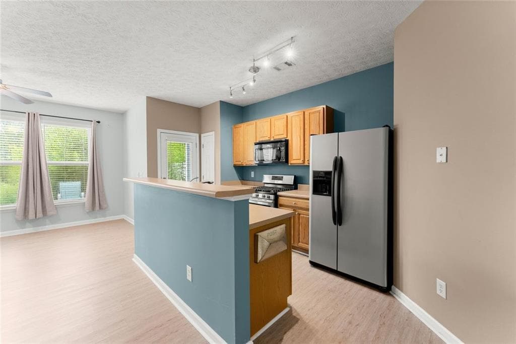 3 bedroom, 3 bathroom townhouse under contract at 6711 Safeharbour Way, Flowery Branch, GA 30542 — photo 7