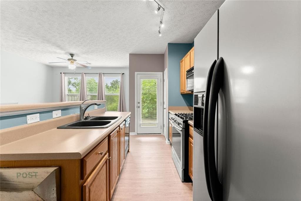 3 bedroom, 3 bathroom townhouse under contract at 6711 Safeharbour Way, Flowery Branch, GA 30542 — photo 8