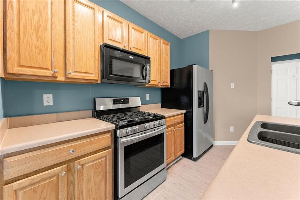 3 bedroom, 3 bathroom townhouse under contract at 6711 Safeharbour Way, Flowery Branch, GA 30542 — photo 10