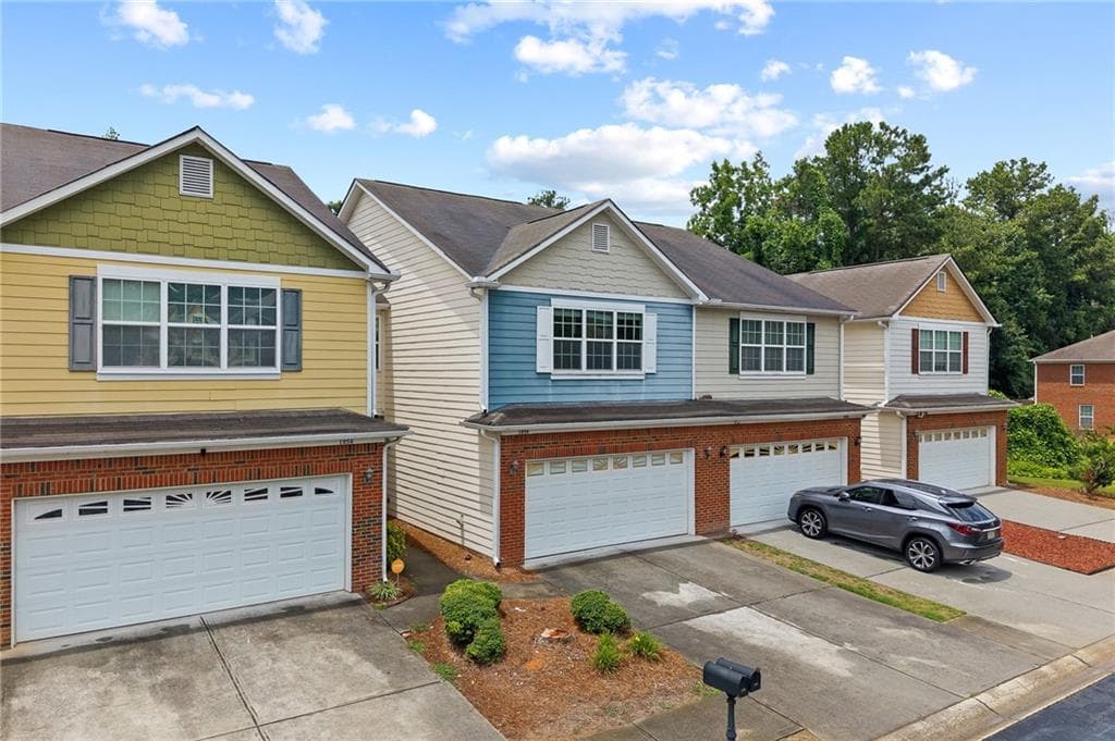 3 bedroom, 3 bathroom, 1,724 sq ft townhouse for rent at 1058 Treymont Lane, Lawrenceville, GA 30045 for $2,000 a month — photo 2