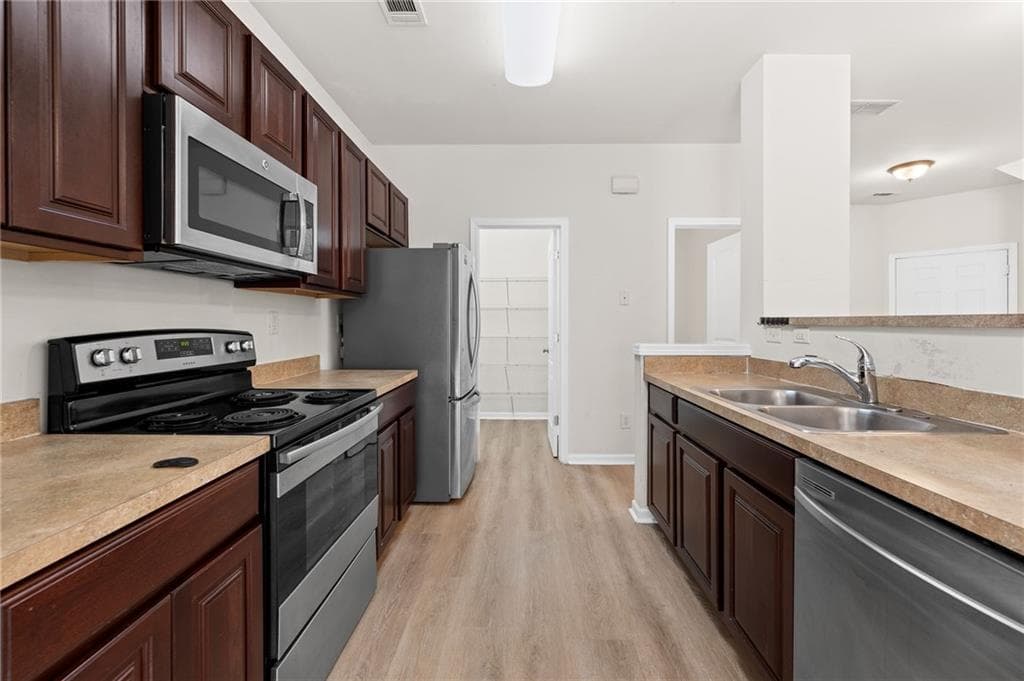 3 bedroom, 3 bathroom, 1,724 sq ft townhouse for rent at 1058 Treymont Lane, Lawrenceville, GA 30045 for $2,000 a month — photo 6