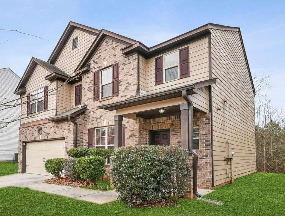 4 bedroom, 3 bathroom, 3,968 sq ft single family residence under contract at 5615 Wisbech Way, Atlanta, GA 30349 — photo 3